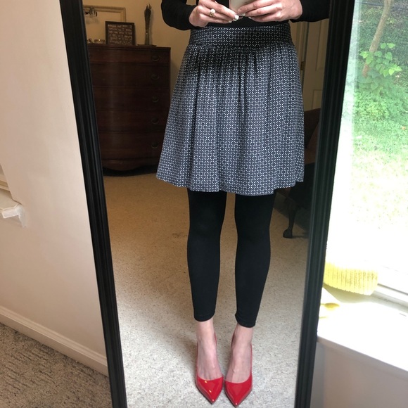 Adorable Gap skirt w/ pockets! - Picture 2 of 9